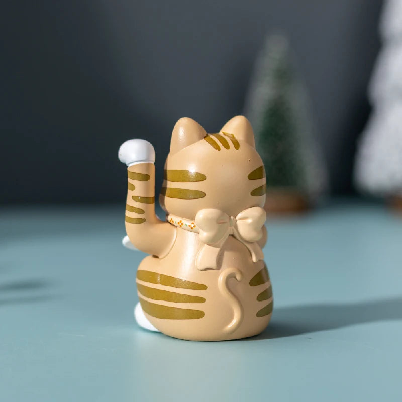 Lucky Cat Resin Figurines – Stylish Animal Sculpture for Prosperity